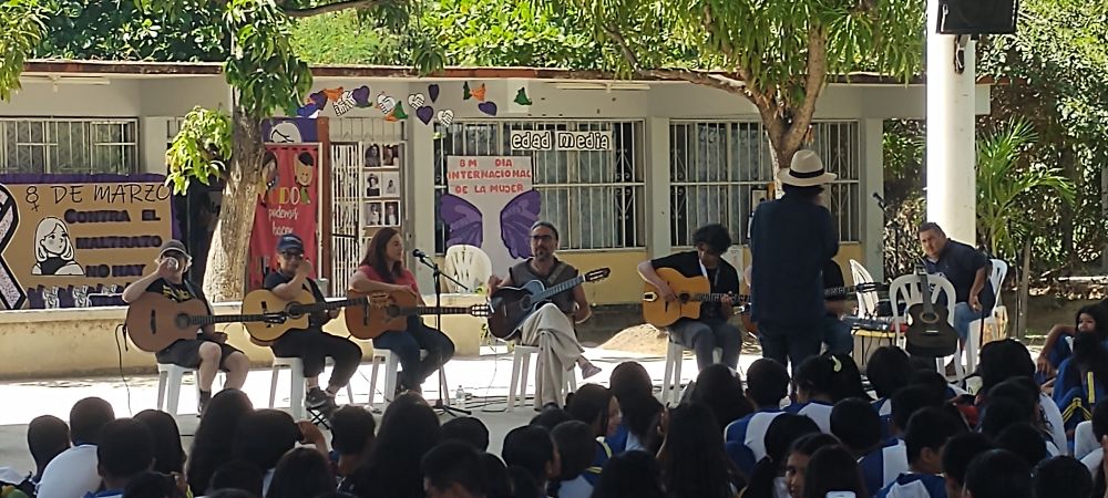 Concierto En Escuelas De Petatlan 